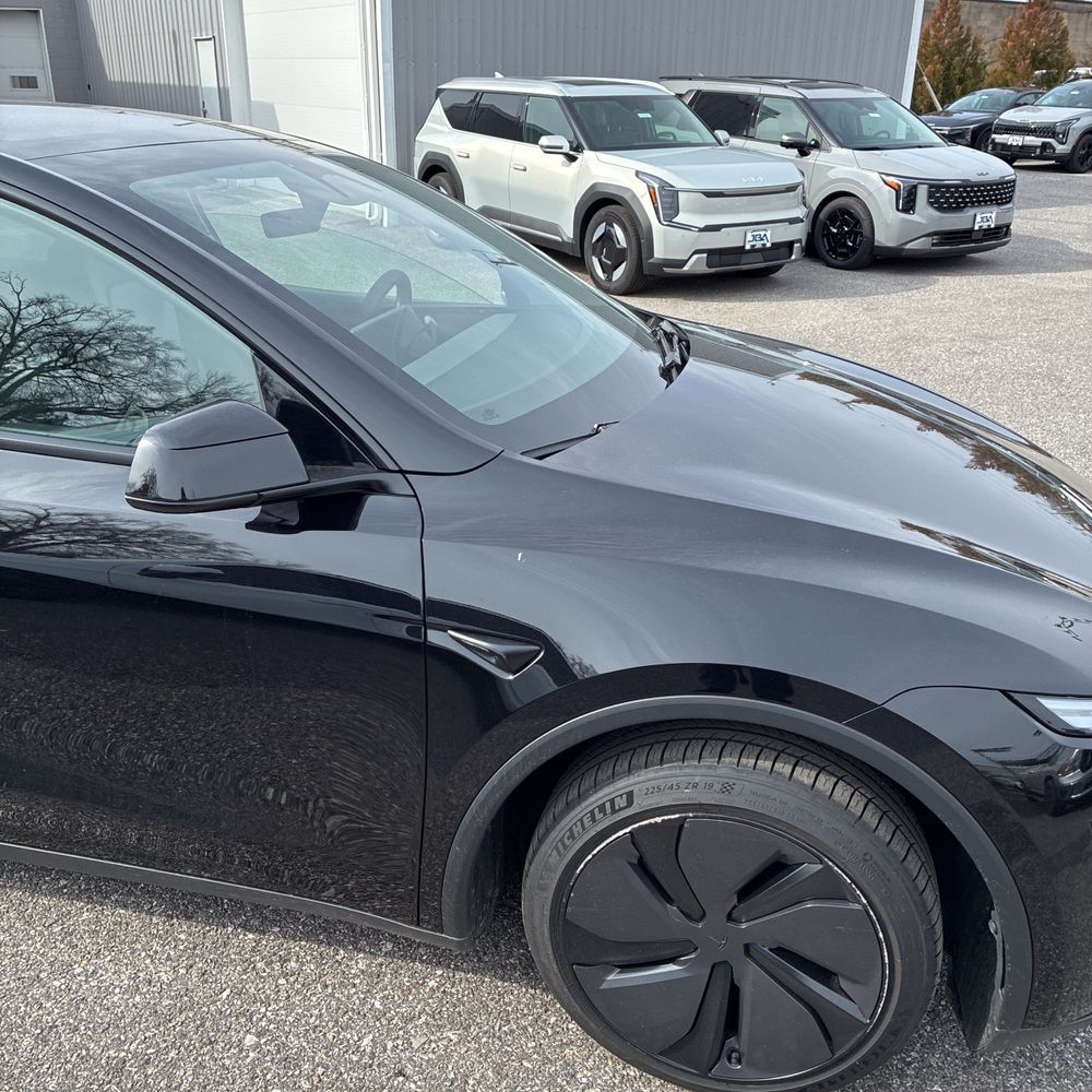 2026 Tesla Model Y Long Range - Image 13