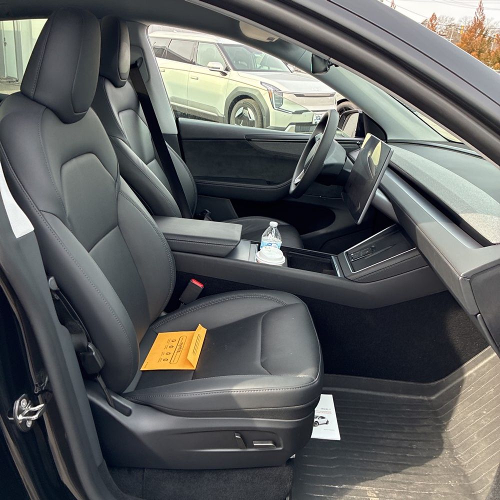 2026 Tesla Model Y Long Range - Image 19