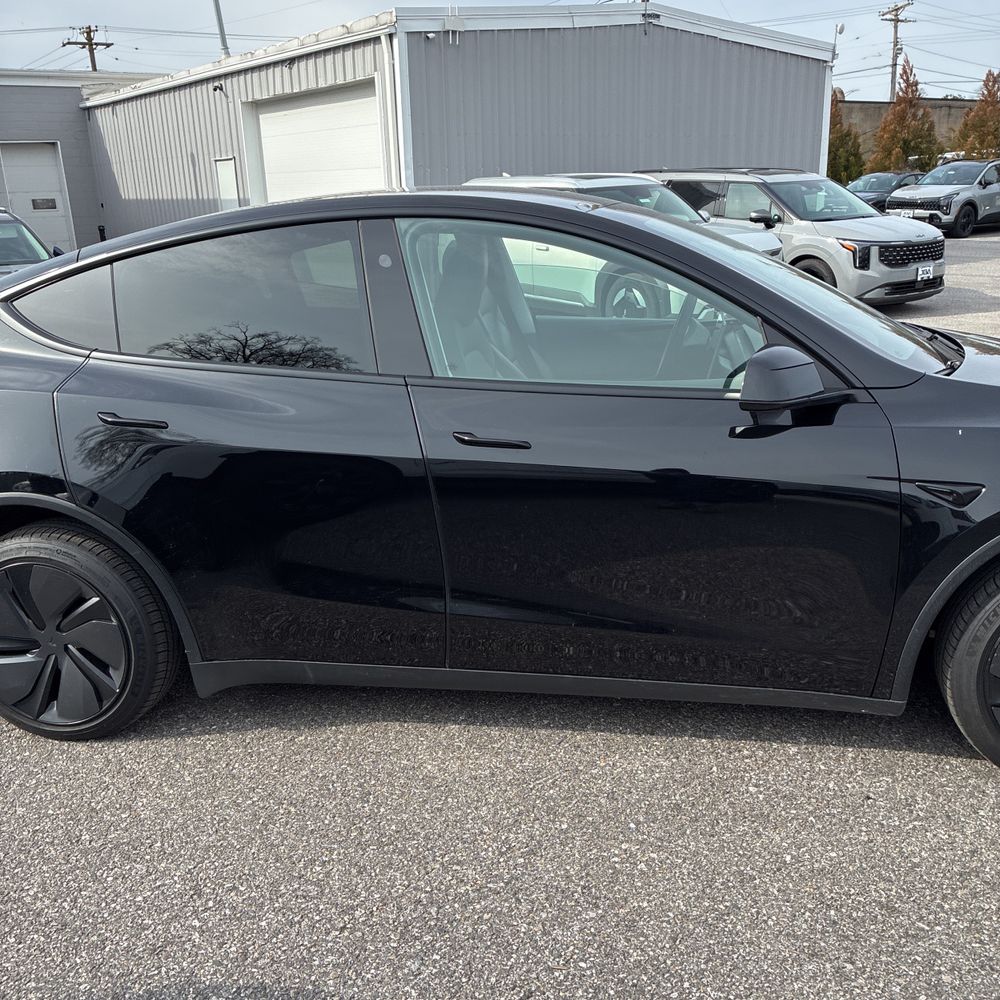 2026 Tesla Model Y Long Range - Image 20