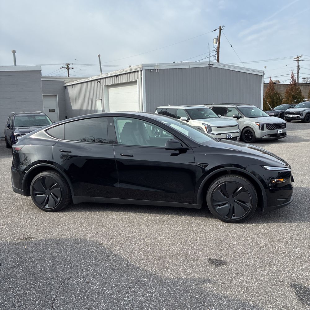 2026 Tesla Model Y Long Range - Image 23