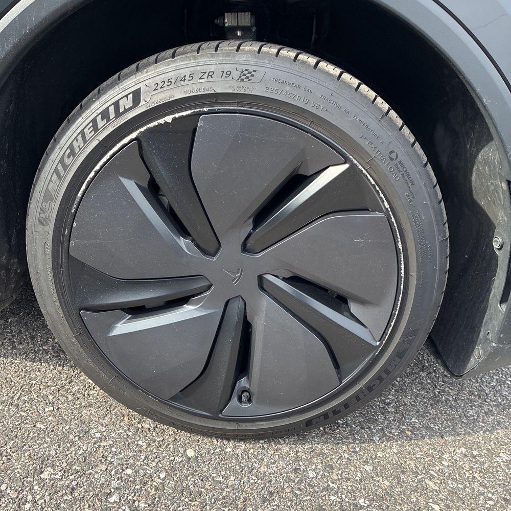 2026 Tesla Model Y Long Range - Image 29