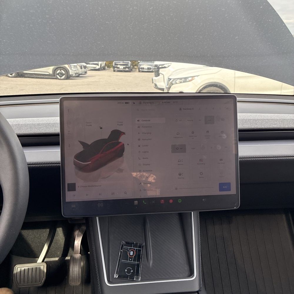 2026 Tesla Model Y Long Range - Image 31