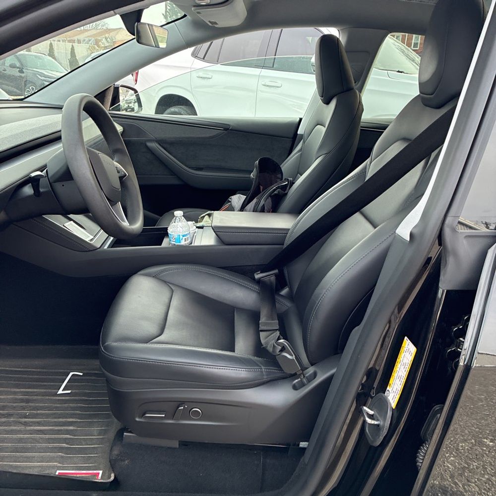 2026 Tesla Model Y Long Range - Image 38