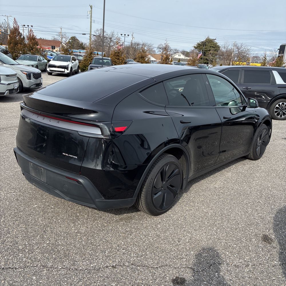 2026 Tesla Model Y Long Range - Image 40