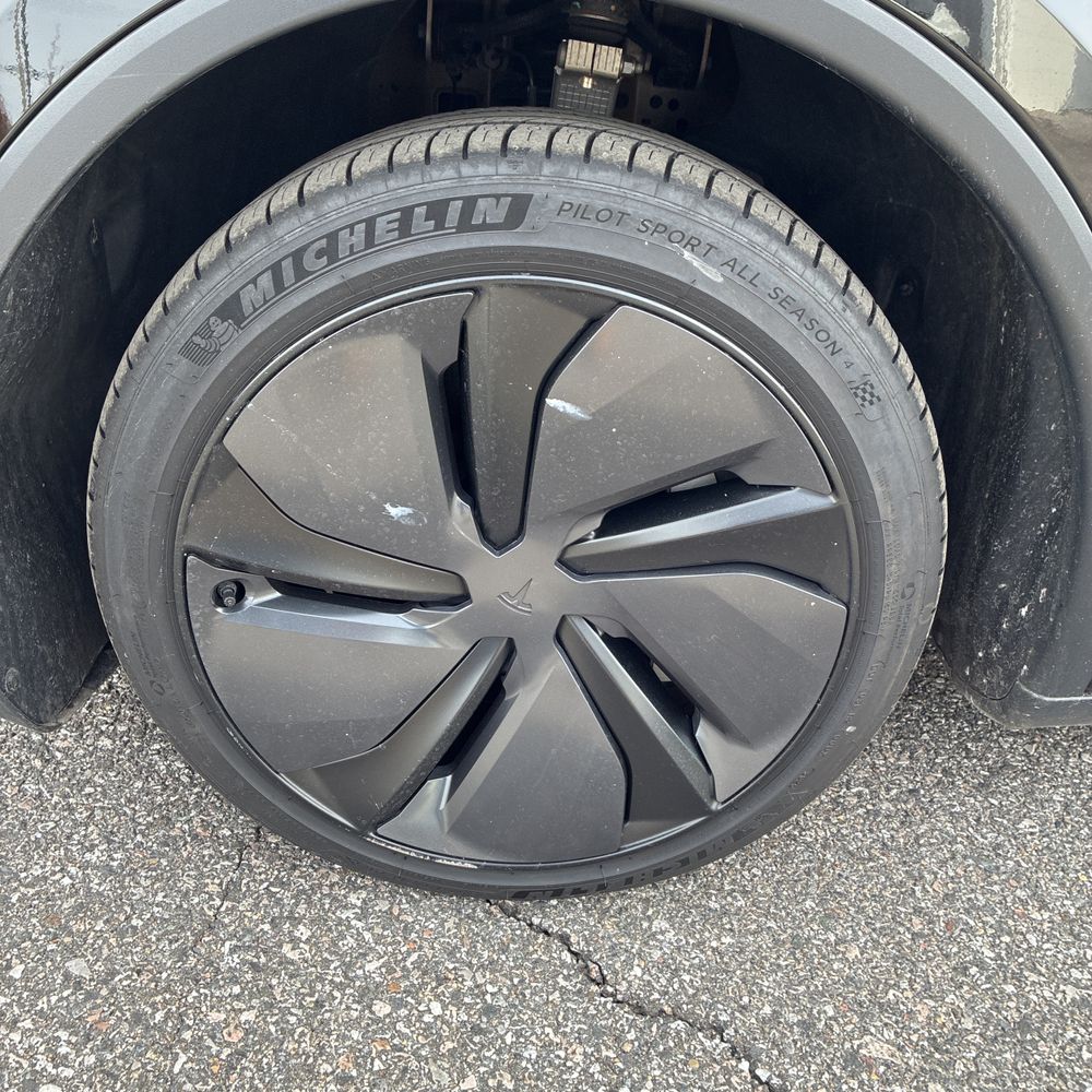 2026 Tesla Model Y Long Range - Image 42
