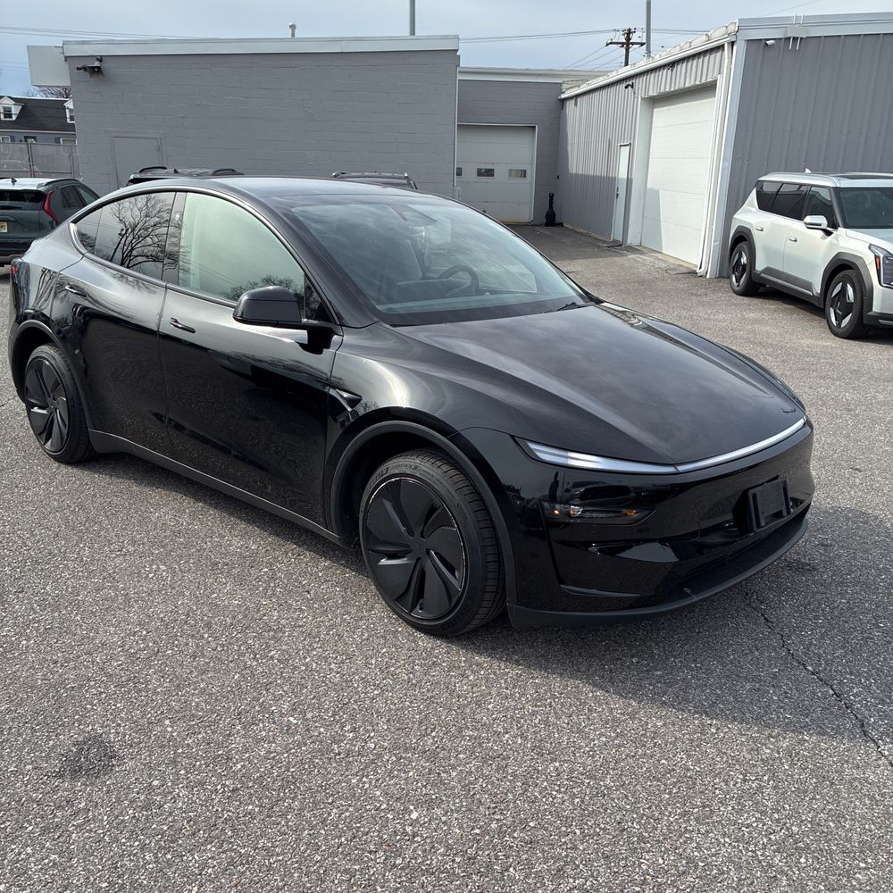 2026 Tesla Model Y Long Range - Image 52