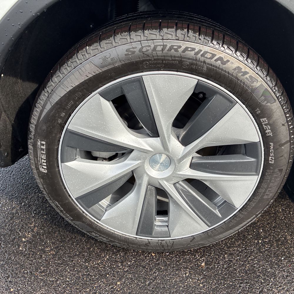 2023 Tesla Model Y Long Range - Image 2
