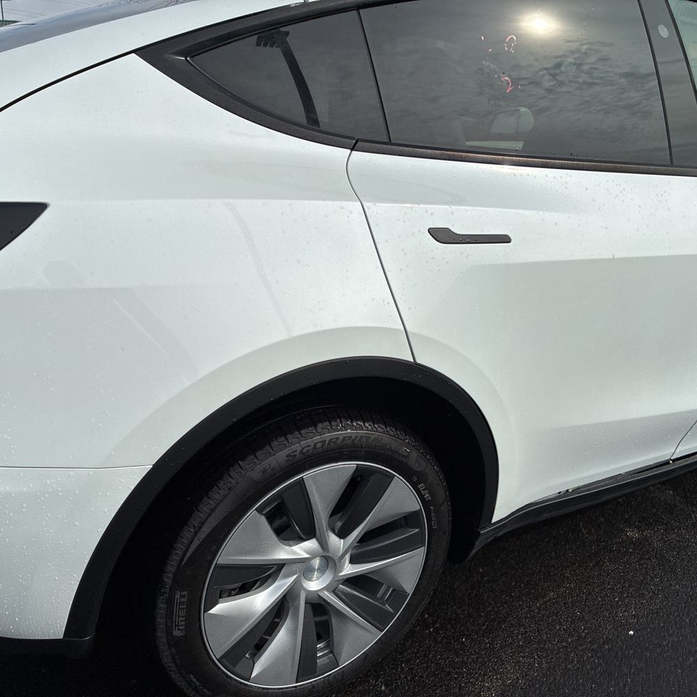 2023 Tesla Model Y Long Range - Image 4