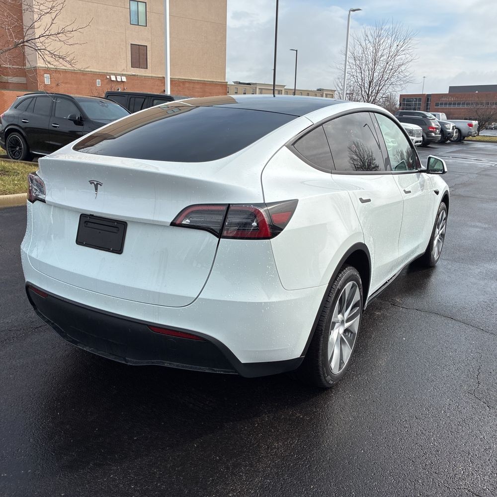 2023 Tesla Model Y Long Range - Image 24