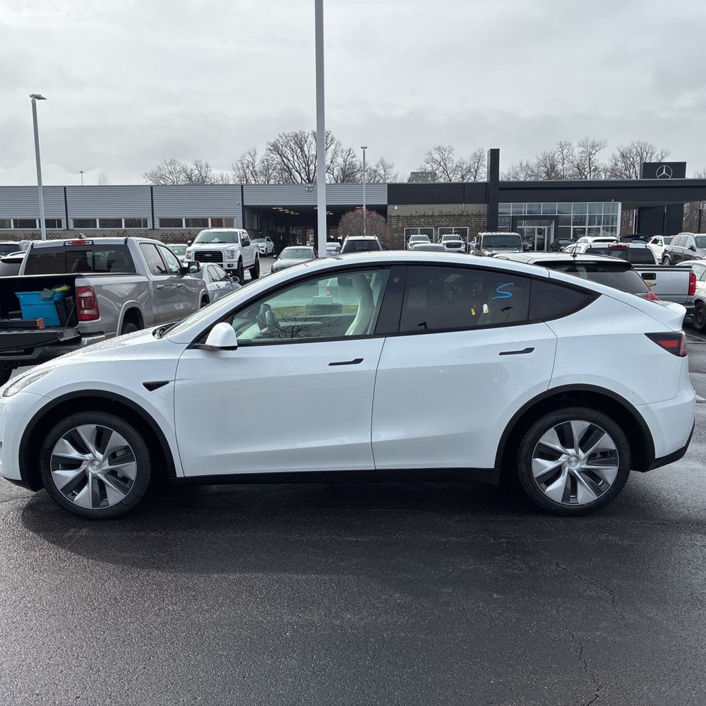 2023 Tesla Model Y Long Range - Image 26