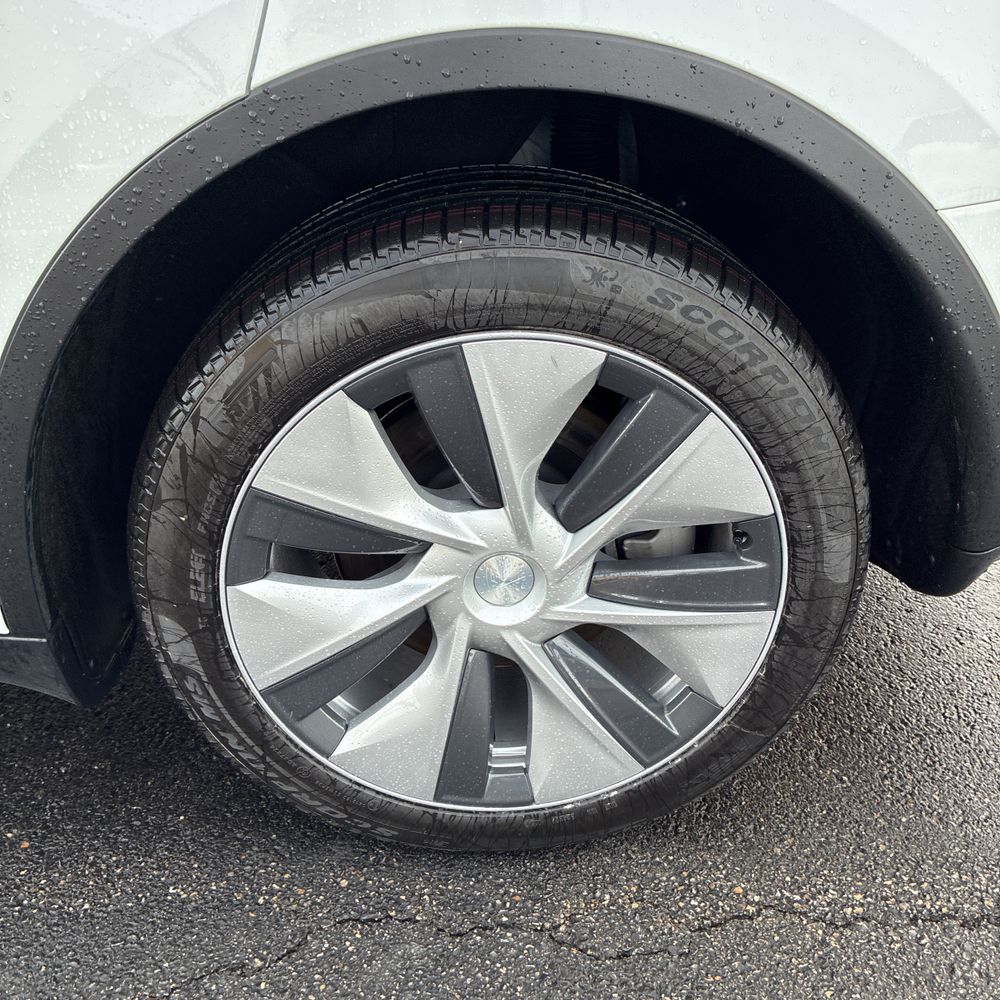 2023 Tesla Model Y Long Range - Image 34