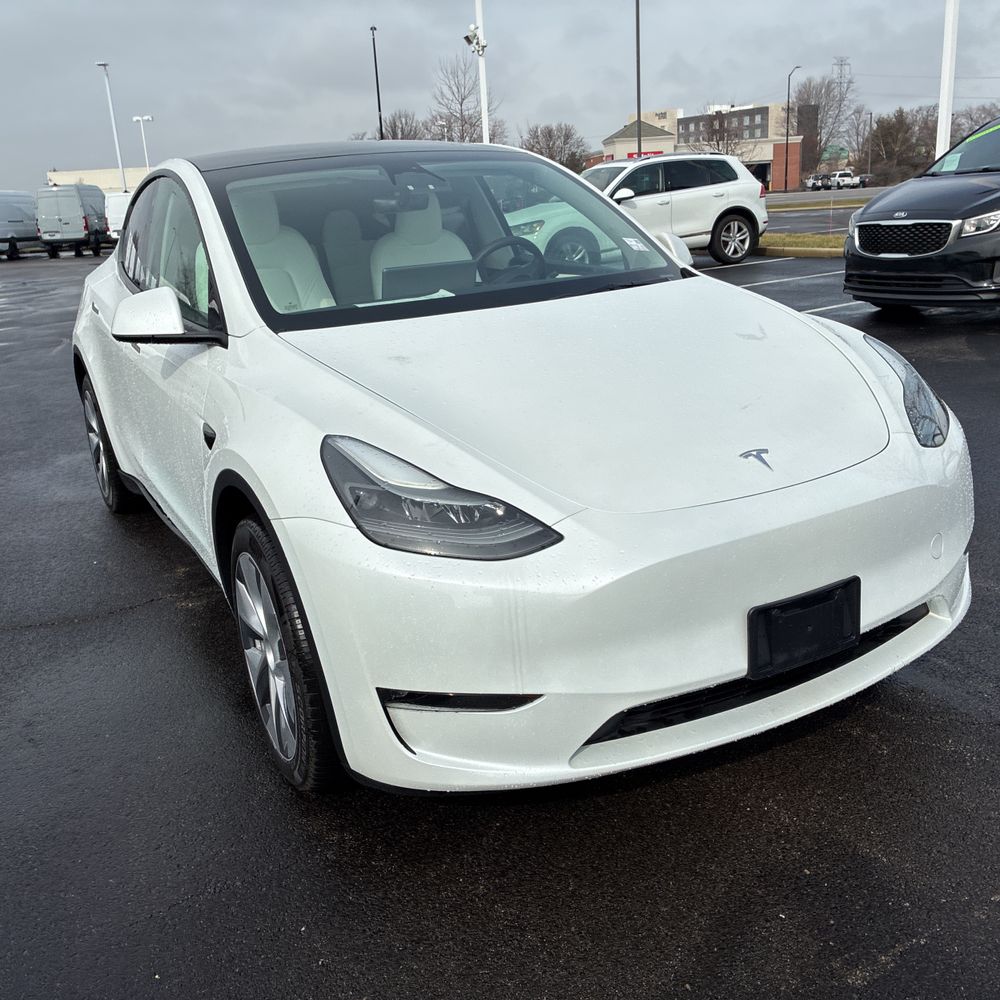 2023 Tesla Model Y Long Range - Image 38