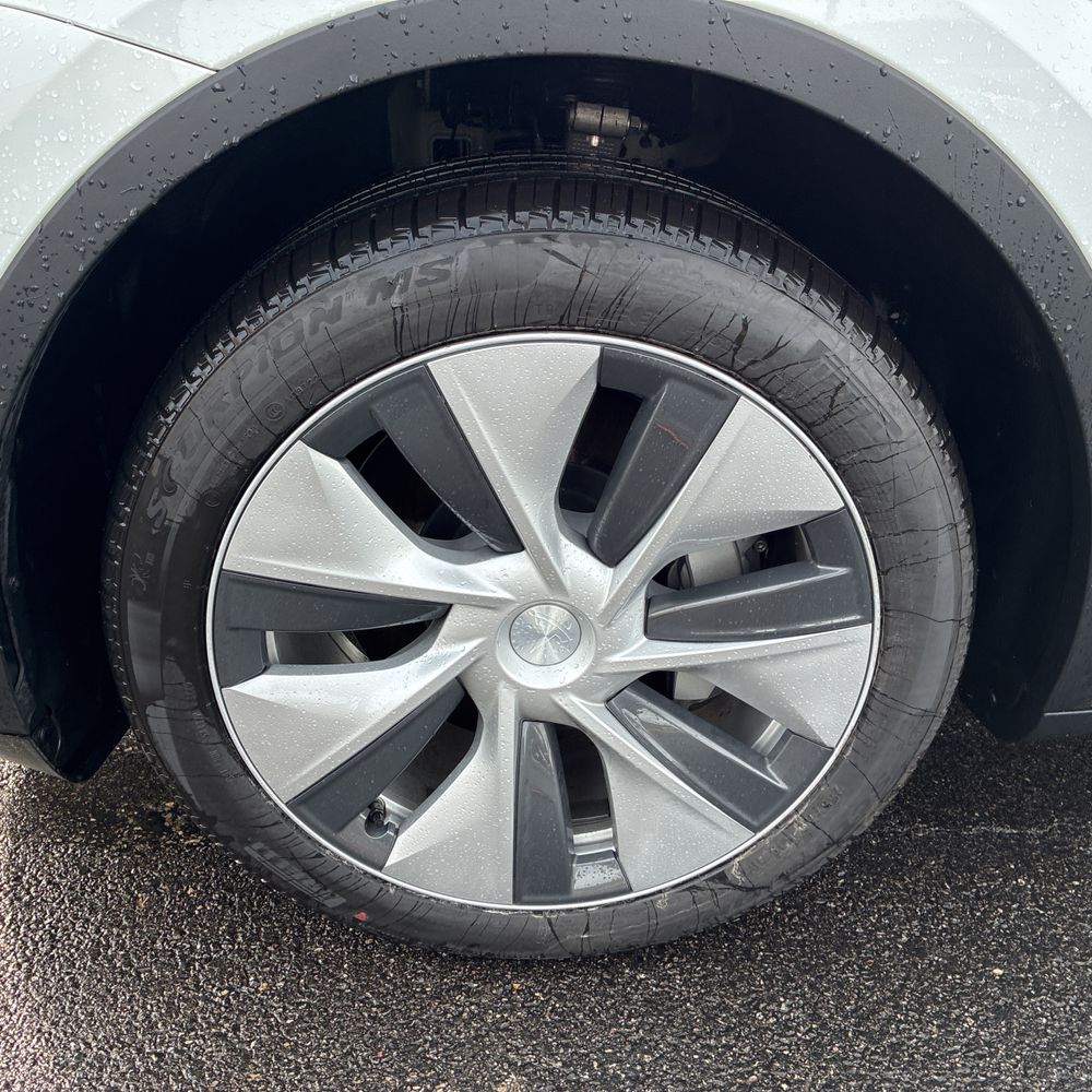 2023 Tesla Model Y Long Range - Image 41