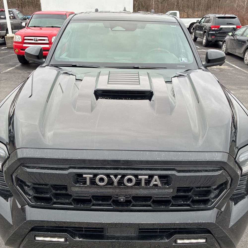 2025 Toyota Tacoma - Image 18