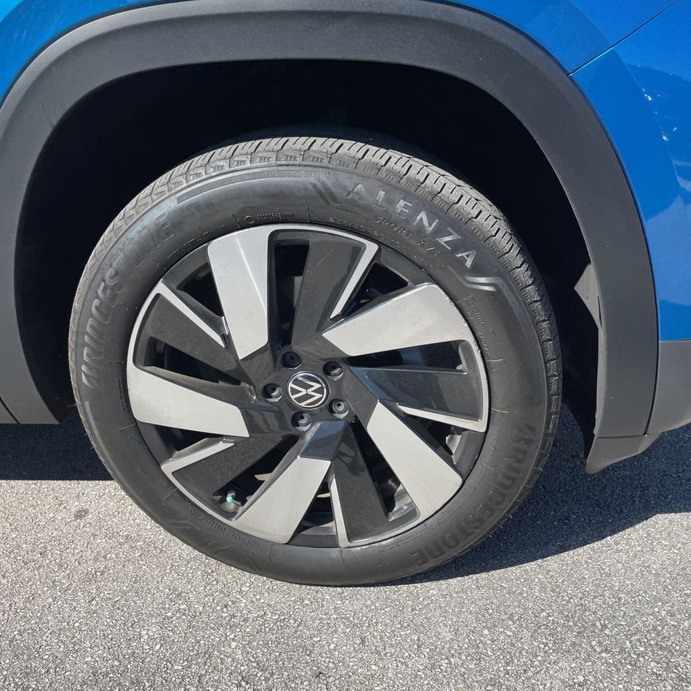 2024 Volkswagen Atlas Cross Sport - Image 42