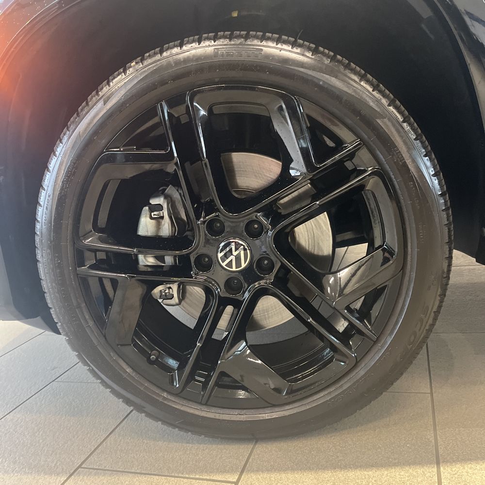 2025 Volkswagen Tiguan - Image 18