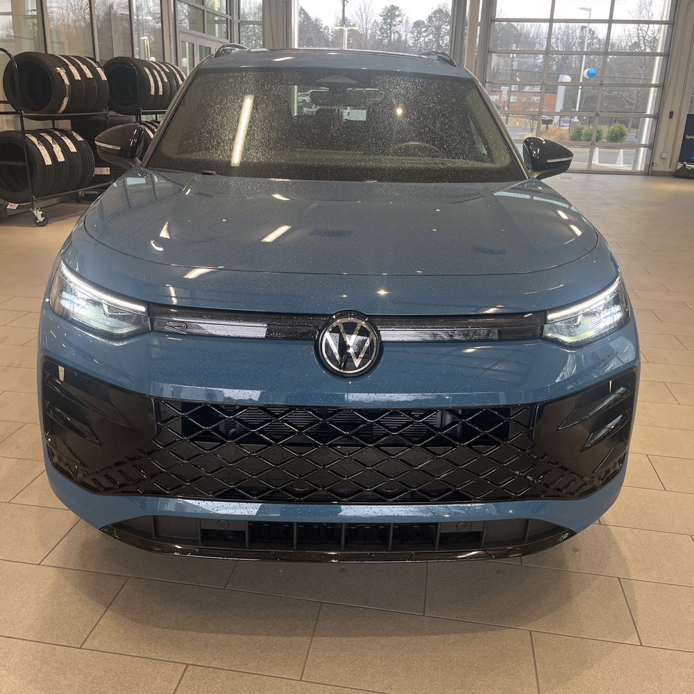 2025 Volkswagen Tiguan - Image 38