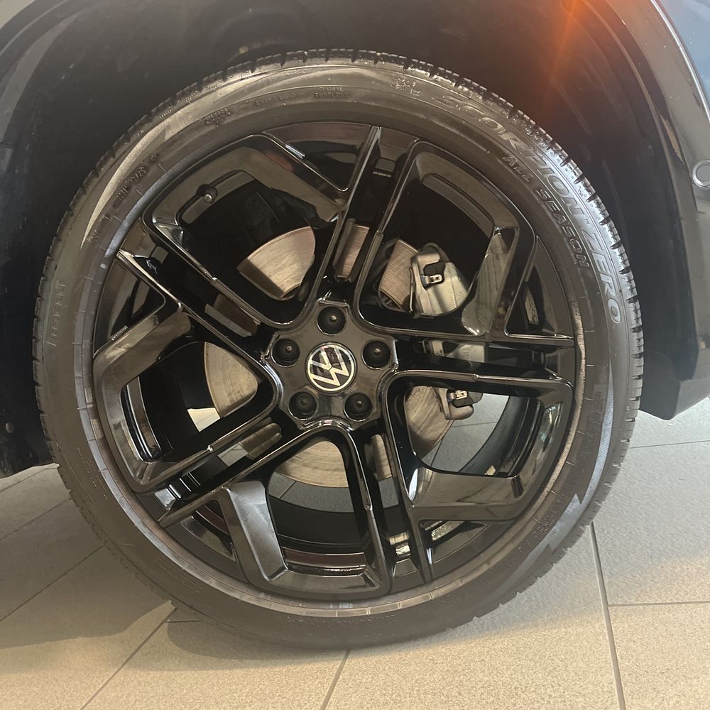 2025 Volkswagen Tiguan - Image 40