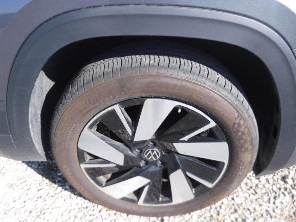 2025 Volkswagen Atlas Cross Sport - Image 18