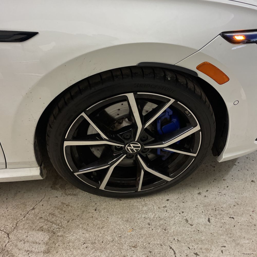 2023 Volkswagen Golf R - Image 13