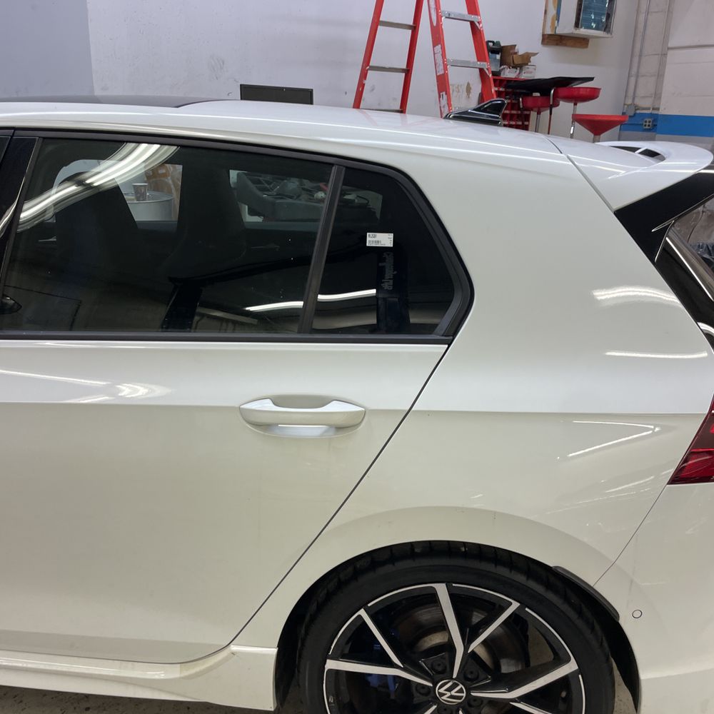 2023 Volkswagen Golf R - Image 21