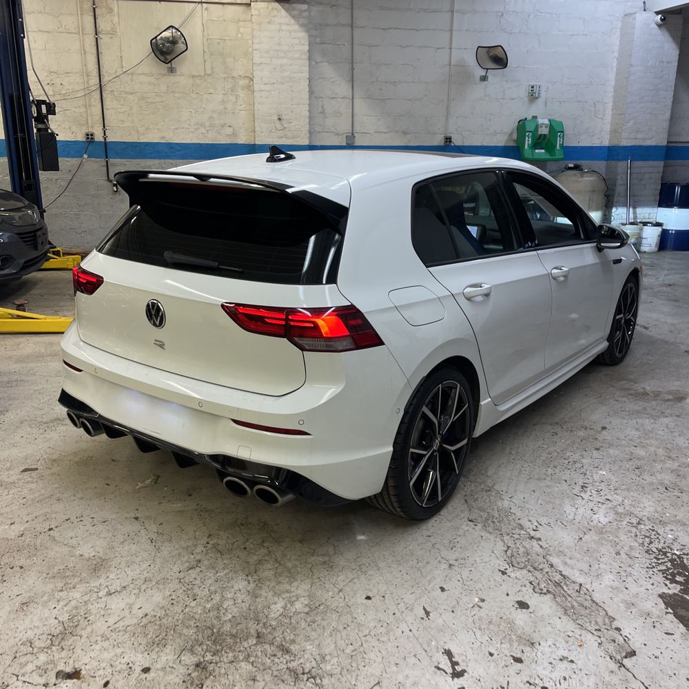2023 Volkswagen Golf R - Image 25