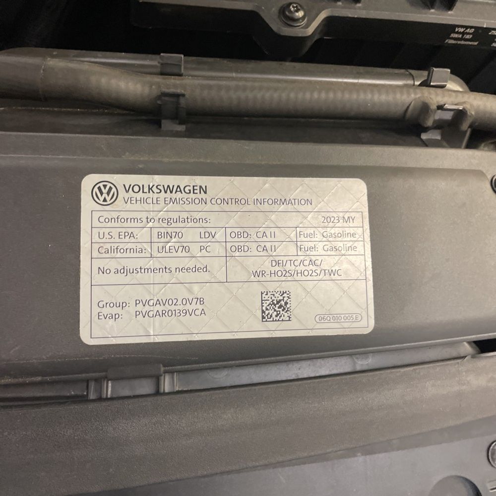2023 Volkswagen Golf R - Image 32