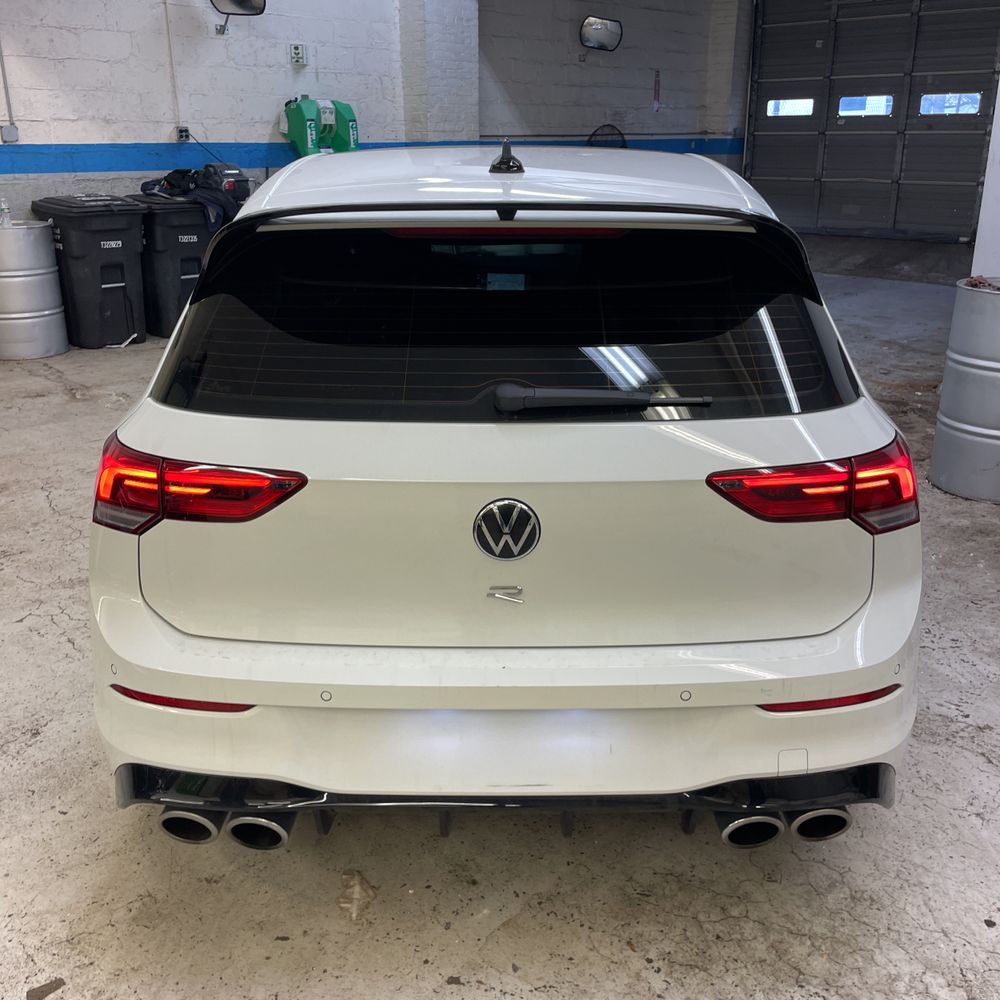 2023 Volkswagen Golf R - Image 34