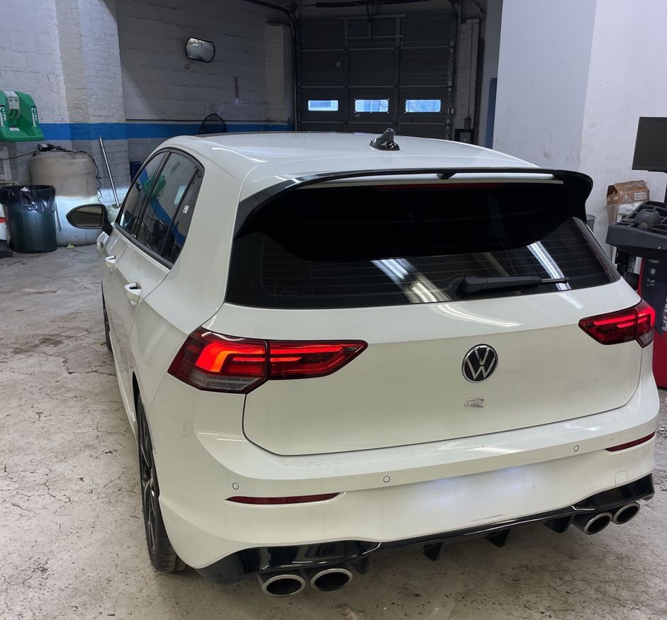 2023 Volkswagen Golf R - Image 38