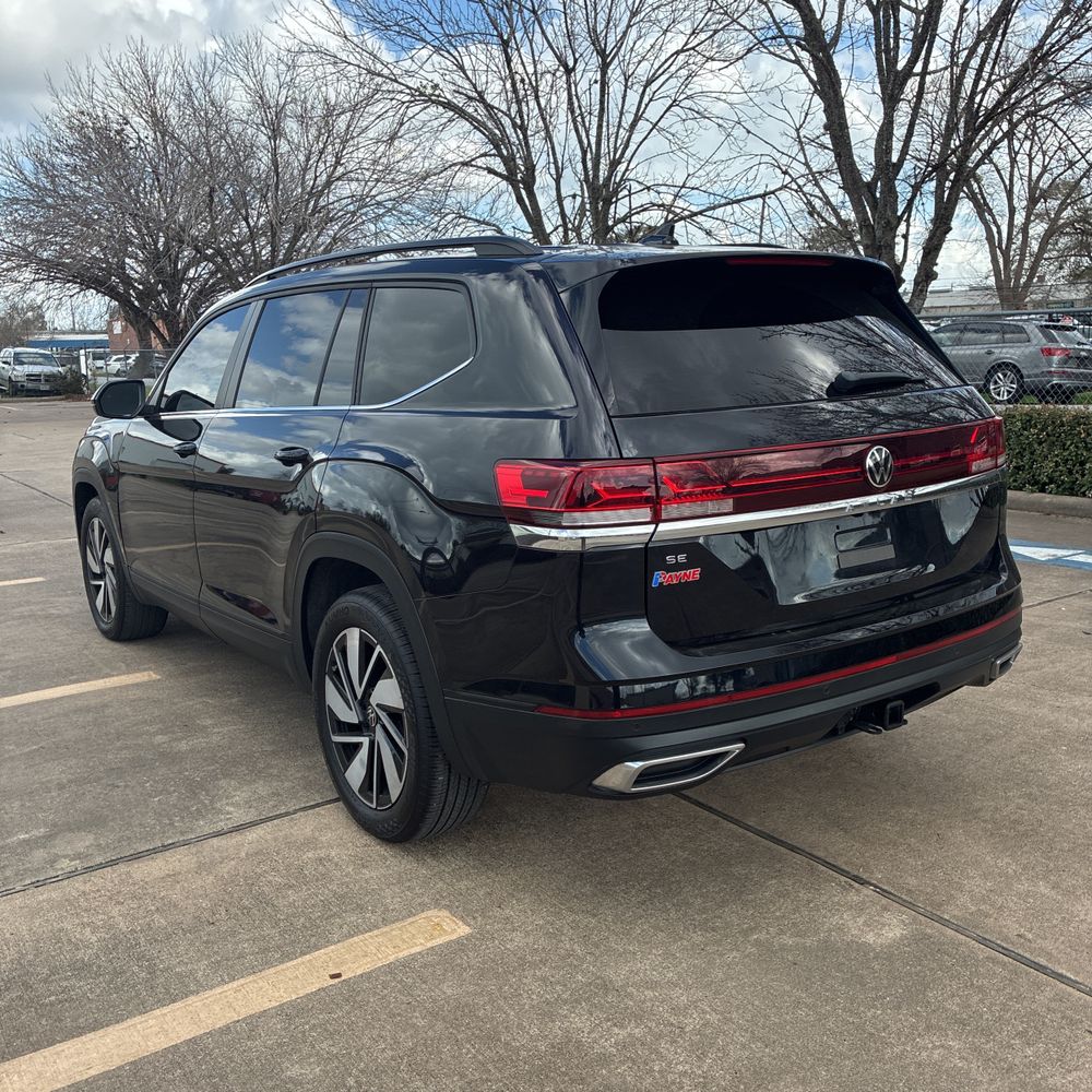 2024 Volkswagen Atlas - Image 31