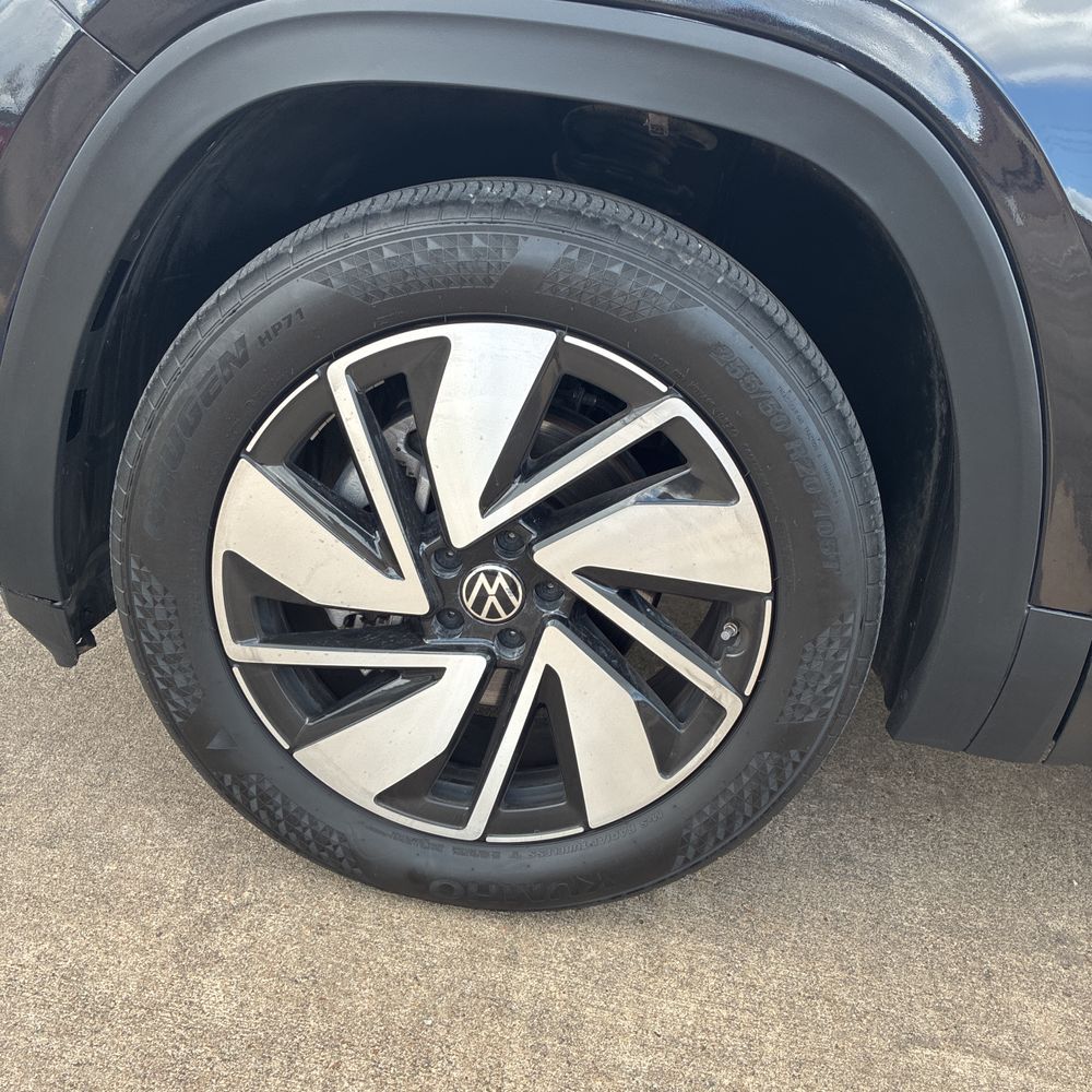 2024 Volkswagen Atlas - Image 42