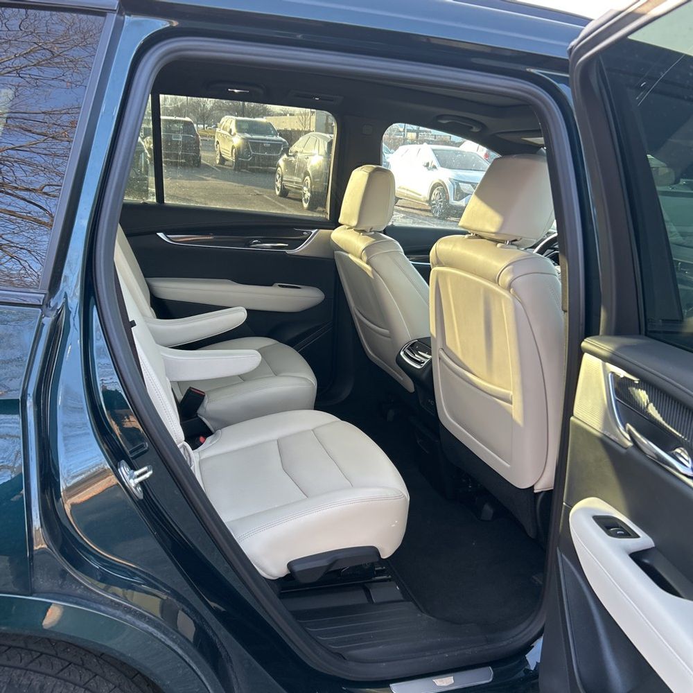 2025 Cadillac XT6 - Image 2