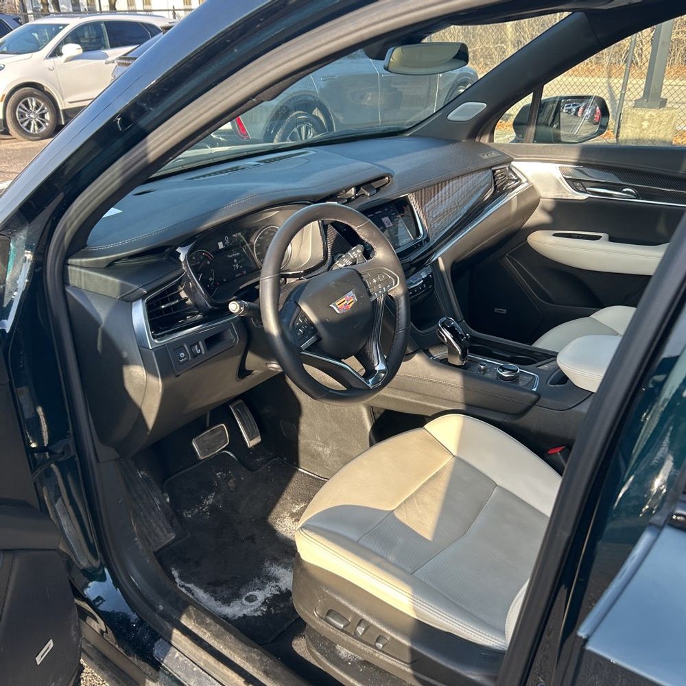 2025 Cadillac XT6 - Image 5