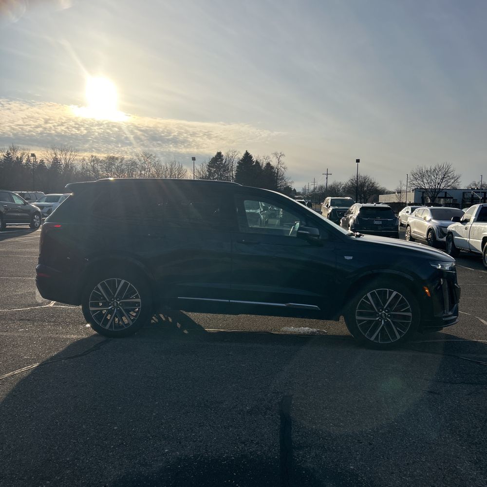 2025 Cadillac XT6 - Image 13