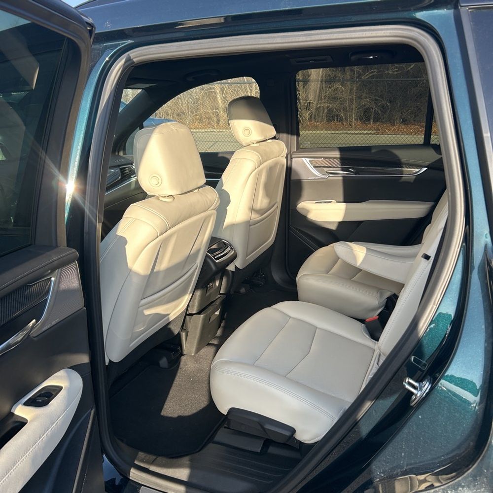 2025 Cadillac XT6 - Image 22