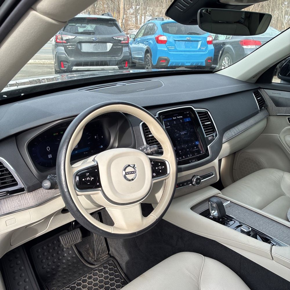 2023 Volvo XC90 - Image 3
