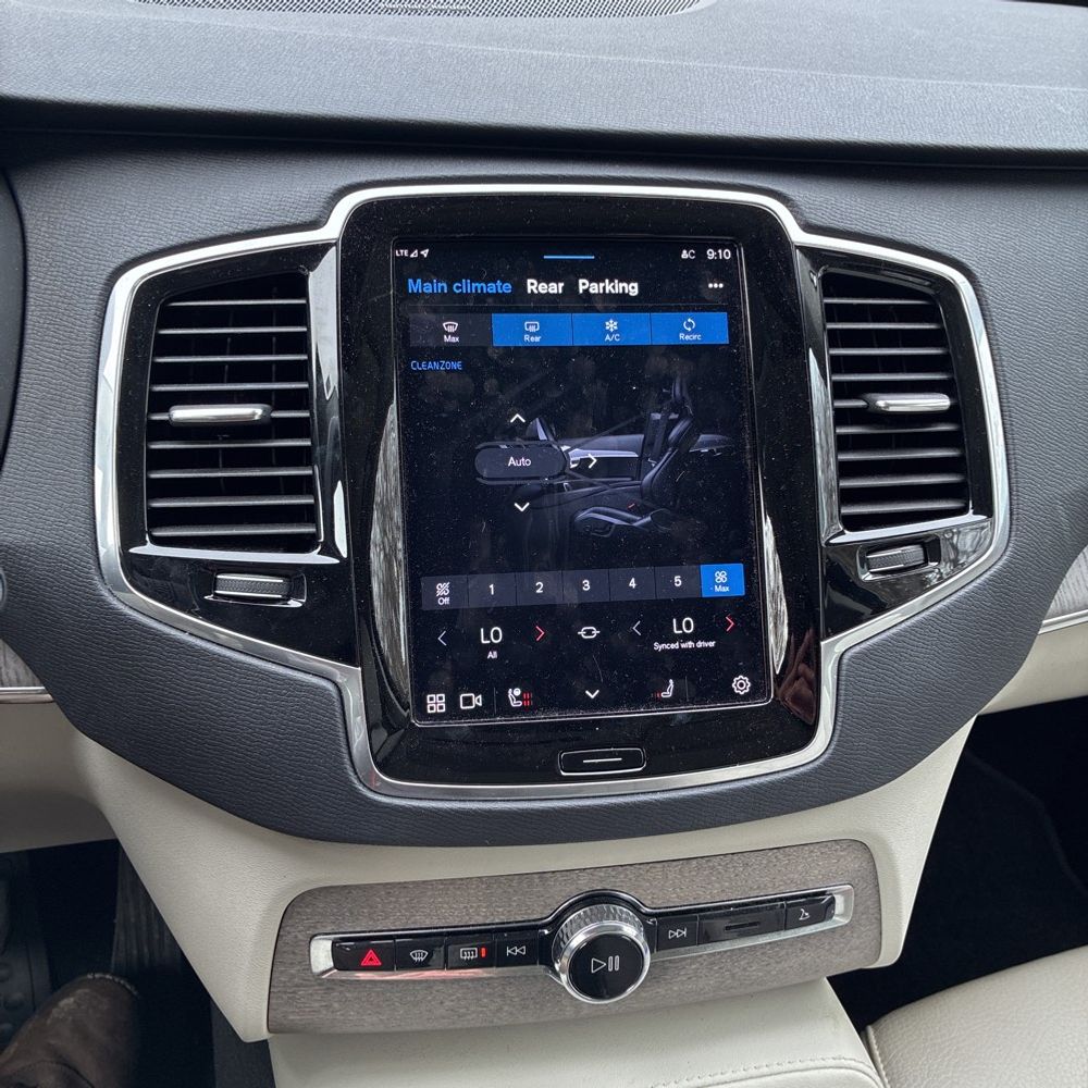 2023 Volvo XC90 - Image 18