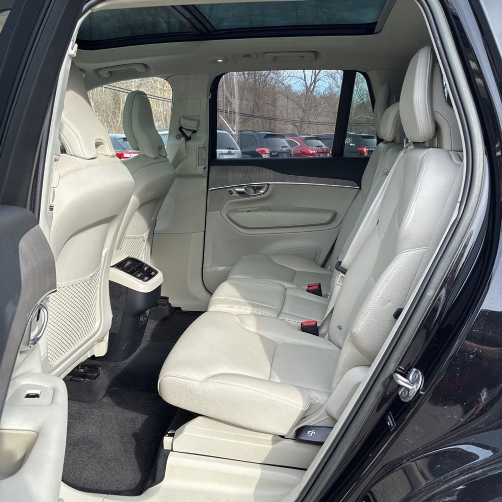 2023 Volvo XC90 - Image 26