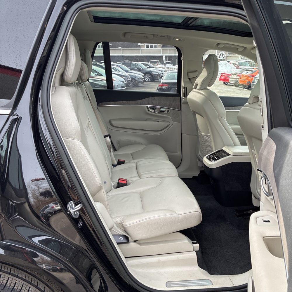 2023 Volvo XC90 - Image 27