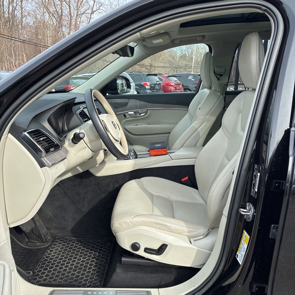 2023 Volvo XC90 - Image 37
