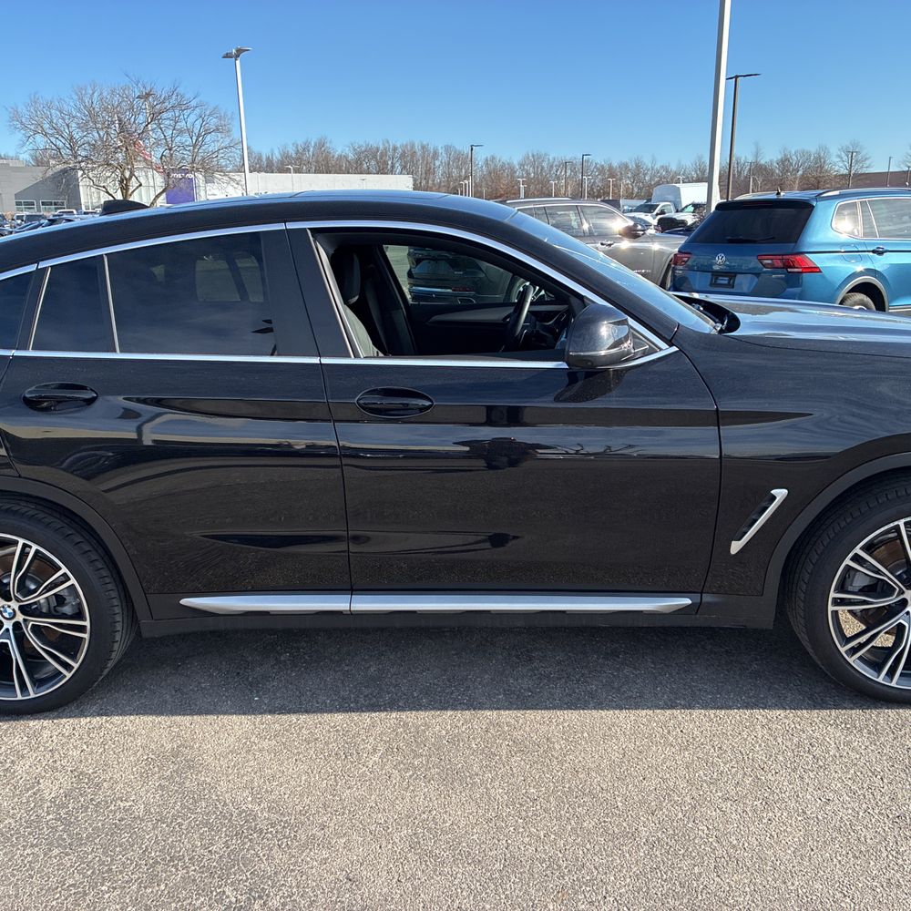 2025 BMW X4 - Image 3