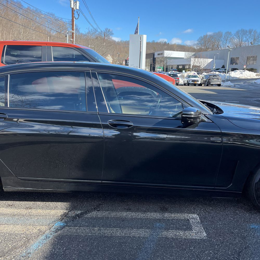 2021 BMW 7 Series - Image 3