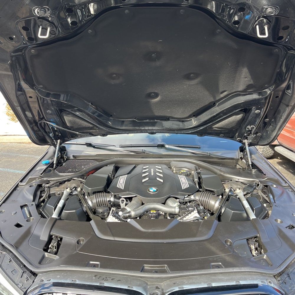 2021 BMW 7 Series - Image 17