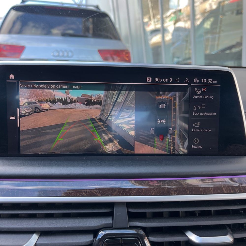 2021 BMW 7 Series - Image 24