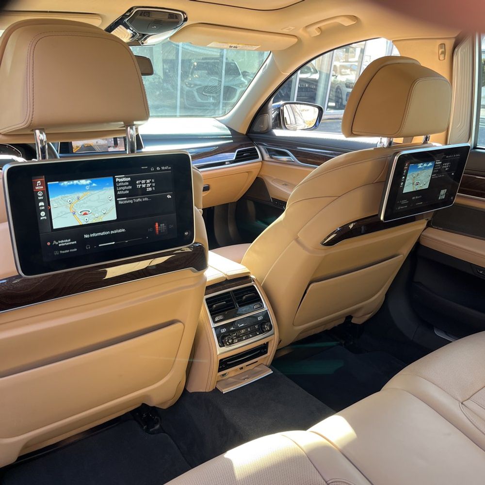 2021 BMW 7 Series - Image 28