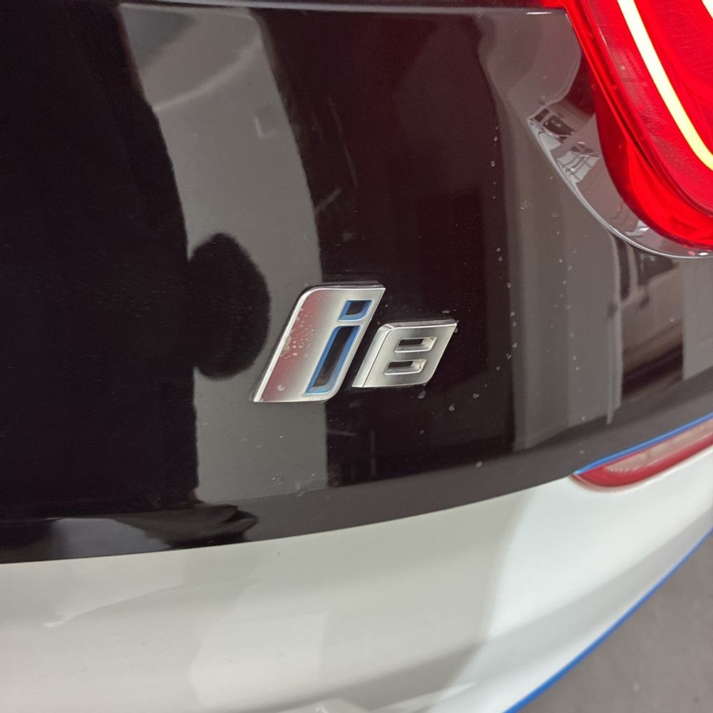 2016 BMW i8 - Image 6