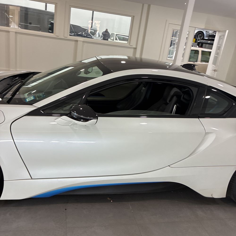 2016 BMW i8 - Image 17