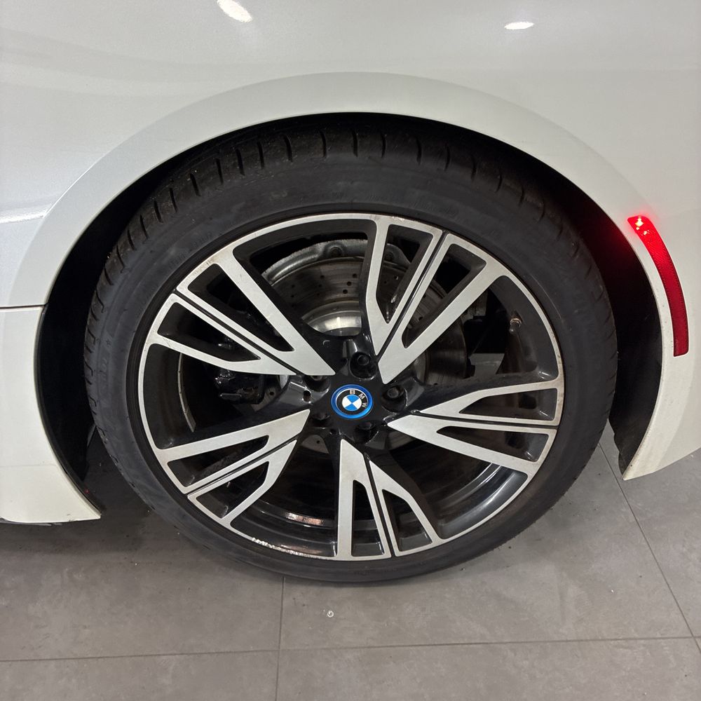 2016 BMW i8 - Image 32