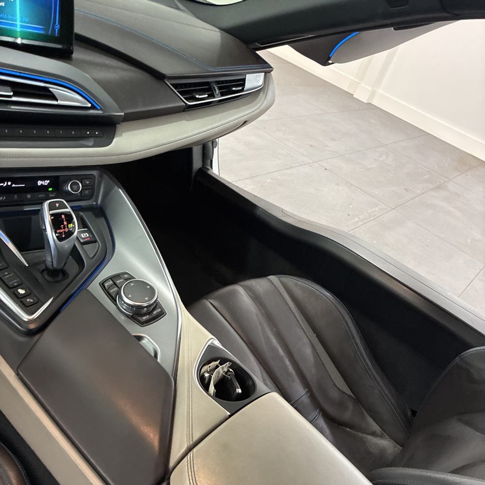 2016 BMW i8 - Image 34