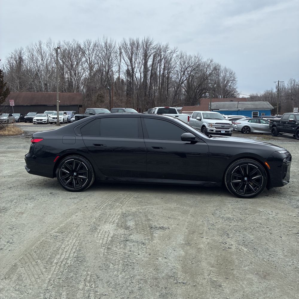 2025 BMW 7-Series - Image 5